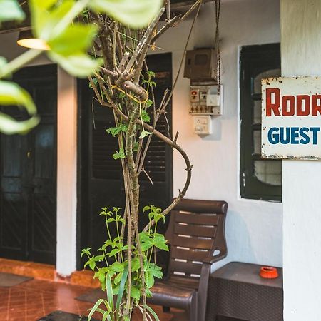 קלנגוטה Rodrigues Guest House מראה חיצוני תמונה